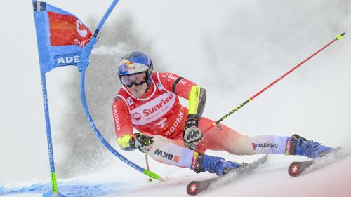 Odermatt da sogno, per la sua Svizzera: mezzo secondo su Pinheiro Braathen e Haugan nell'arena di Adelboden