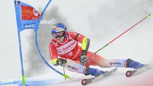 Odermatt magico, per la sua Svizzera: mezzo secondo su Pinheiro Braathen e Haugan nell'arena di Adelboden