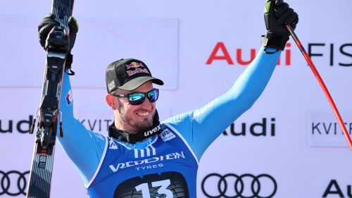 Clamoroso ad Hafjell, Odermatt out e Pinheiro Braathen, al comando del gigante delle finali, 'vede' la coppa