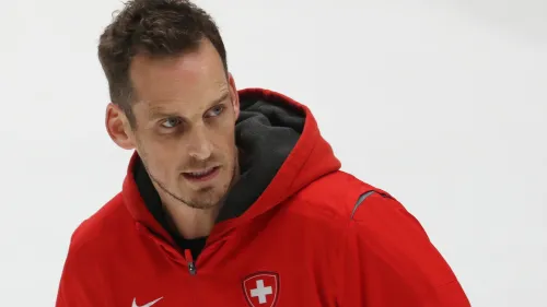 Ad un mese dai Mondiali in casa, l'hockey svizzero vive la bufera Fischer: è addio con il coach per il caso legato al Covid
