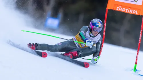 Schwarz e Pinheiro Braathen salgono nella generale, ma il margine di Odi è pazzesco. Brennsteiner di nuovo pettorale rosso