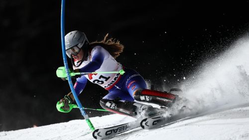 Liensberger sbaglia, la 'night race' di Flachau è di Camille Rast con una rimonta da sogno