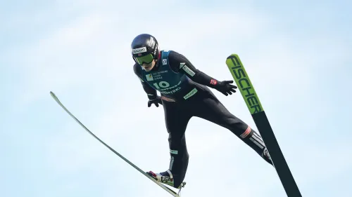 La tappa di Wisla si apre nel segno di Anna Odine Stroem, clamorosa squalifica per Nika Prevc in qualificazione