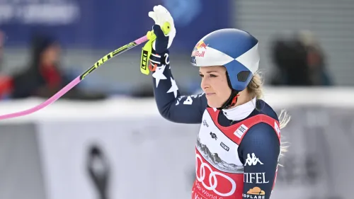 Paura per Lindsey Vonn, dopo la sua caduta si ferma tutto a Crans-Montana: discesa cancellata