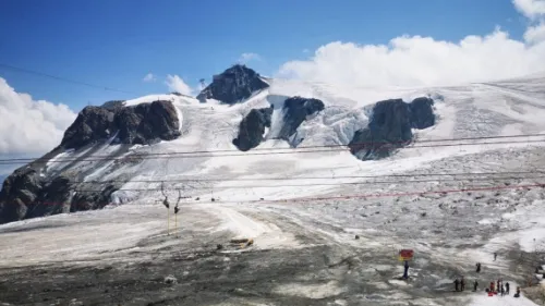 La chiusura di Zermatt-Cervinia blocca anche i francesi, nel week-end condizioni difficili a Saas-Fee