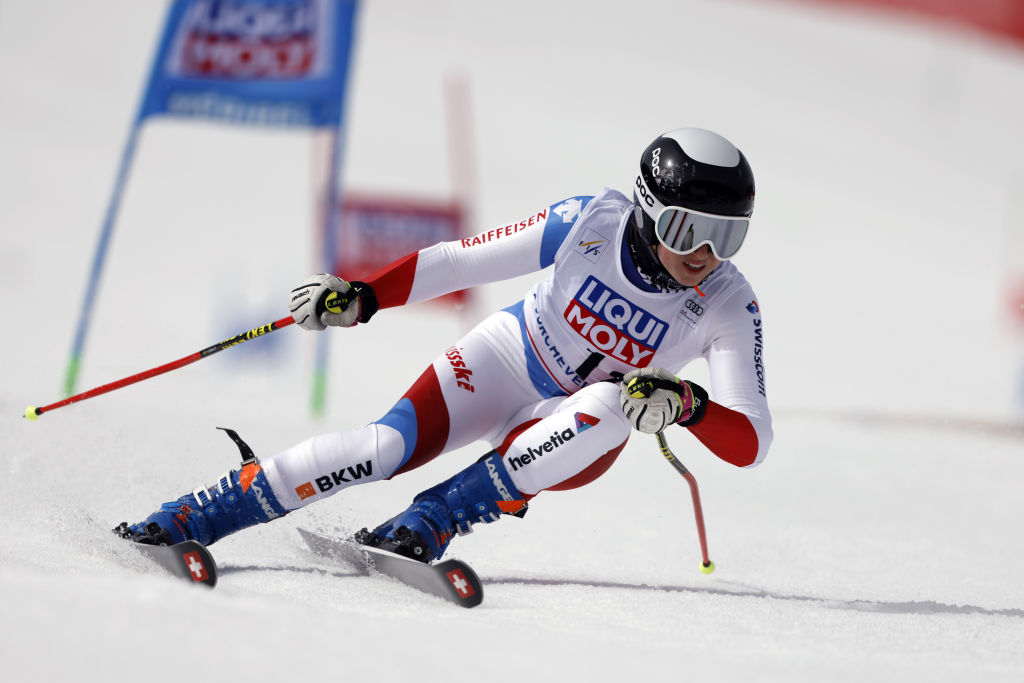 Delphine Darbellay derrotó a Alice Robinson (quien ganó el título nacional) en el evento femenino