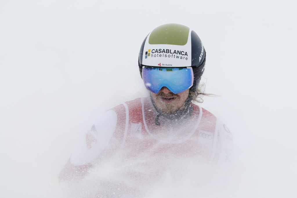 Feller da rodeo anche in gigante, Odermatt sbaglia e nella notte di Schladming la battaglia è bellissima