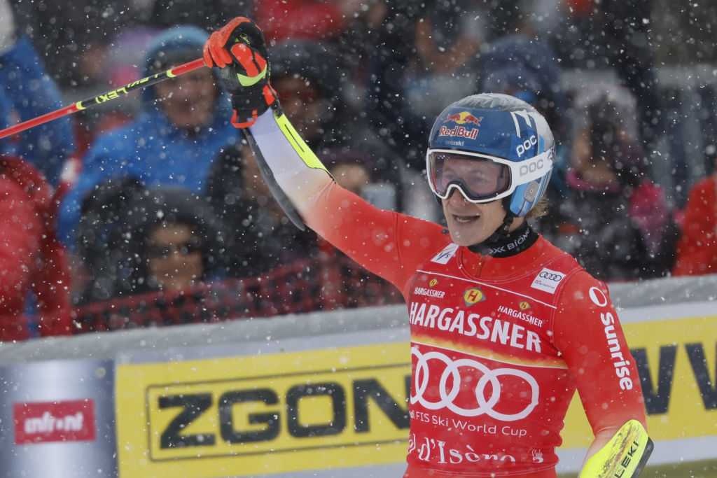 Dalla nebbia di Adelboden spunta sempre Odermatt: dominio totale nel tempio, De Aliprandini salva l'Italia