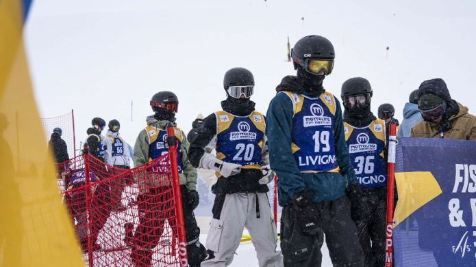 '.A Livigno le qualificazioni per le gare di snowboard big air: un azzurro in finale, è Gregorio Marchelli.'