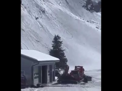 Video A Engelberg in Svizzera una cabina di un impianto di risalita è precipitata forse a causa del vento