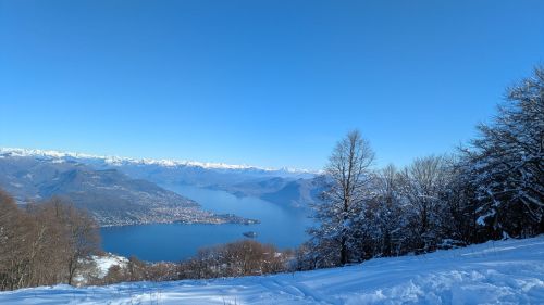 Domenica 1 febbraio alla scoperta del Mottarone tra neve abbondante e panorami da cartolina, guarda il reportage di NEVEITALIA 
