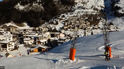 Bivio, la località svizzera per famiglie investe sull'innevamento programmato per salvare gli skilift